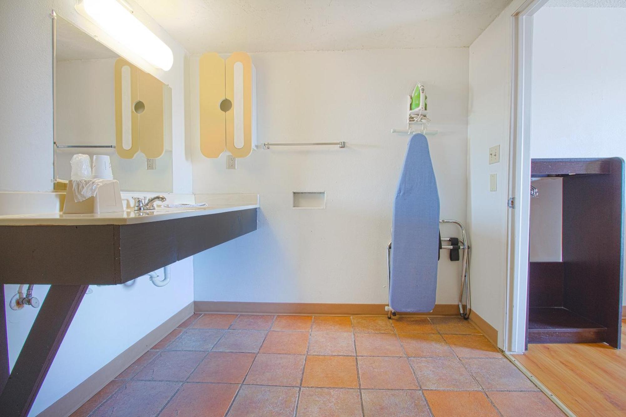 Studio Inn Extended Stay Oklahoma City Airport By Oyo Eksteriør bilde